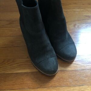 UGG Australia Women’s Pax Round Toe Leather Wedge Booties , size 8